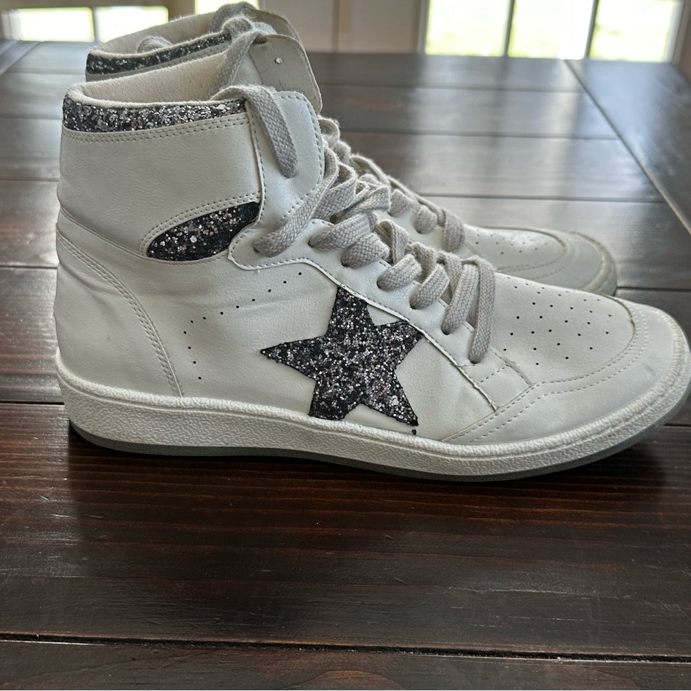 ShuShop White and Black Star Athletic Shoes